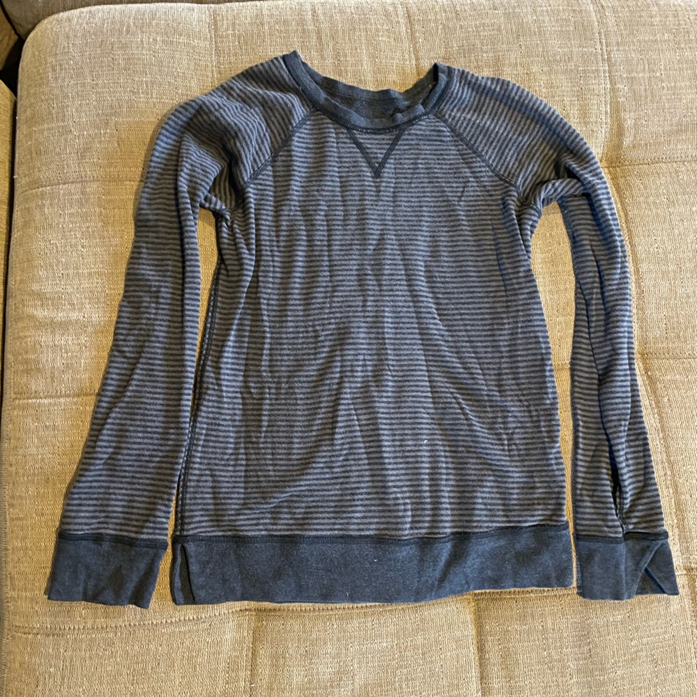 LULU reversible sweater top sz 2